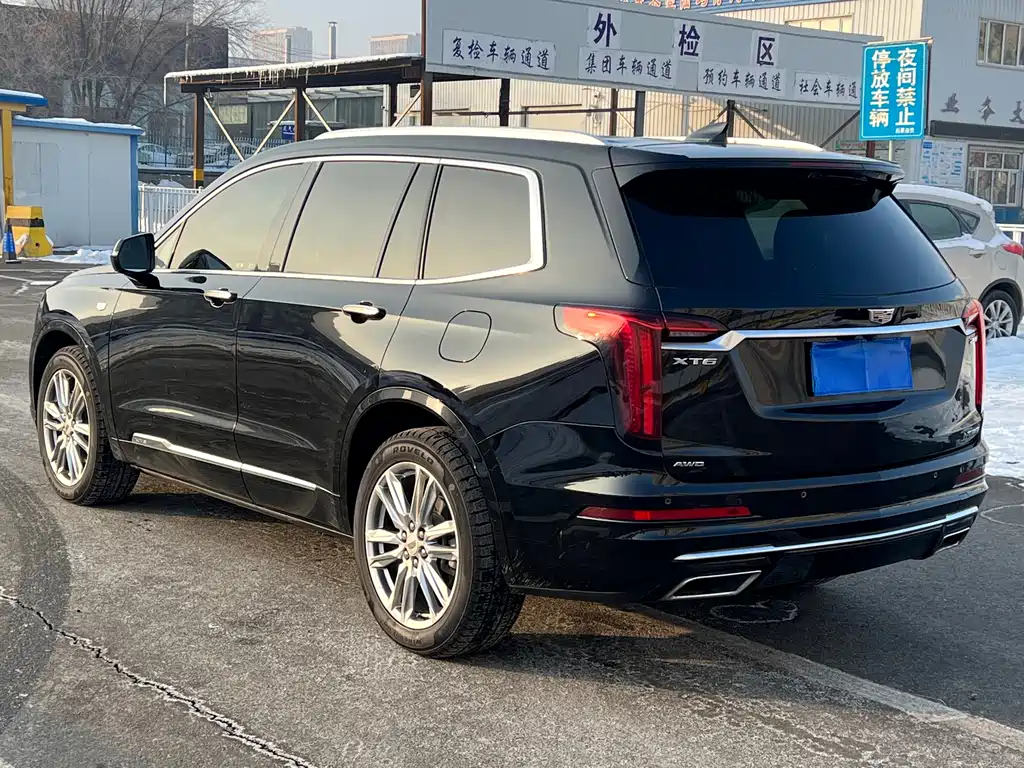 CADILLAC XT6