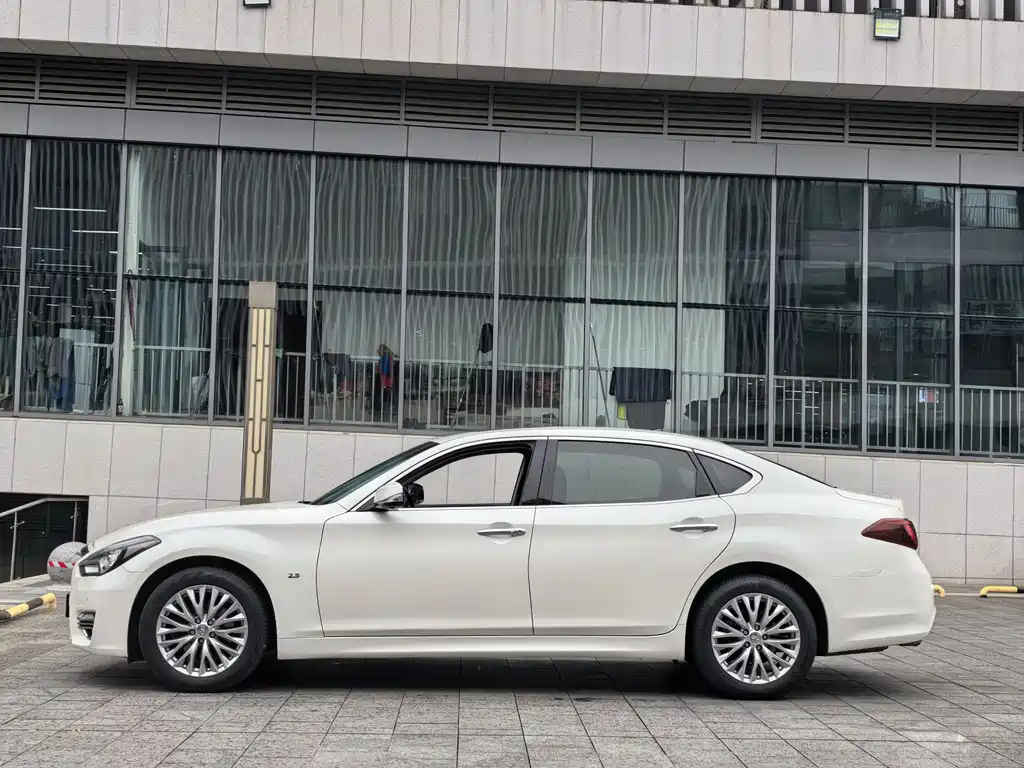 Infiniti Q70 2017 Q70L 2.5L Enjoy