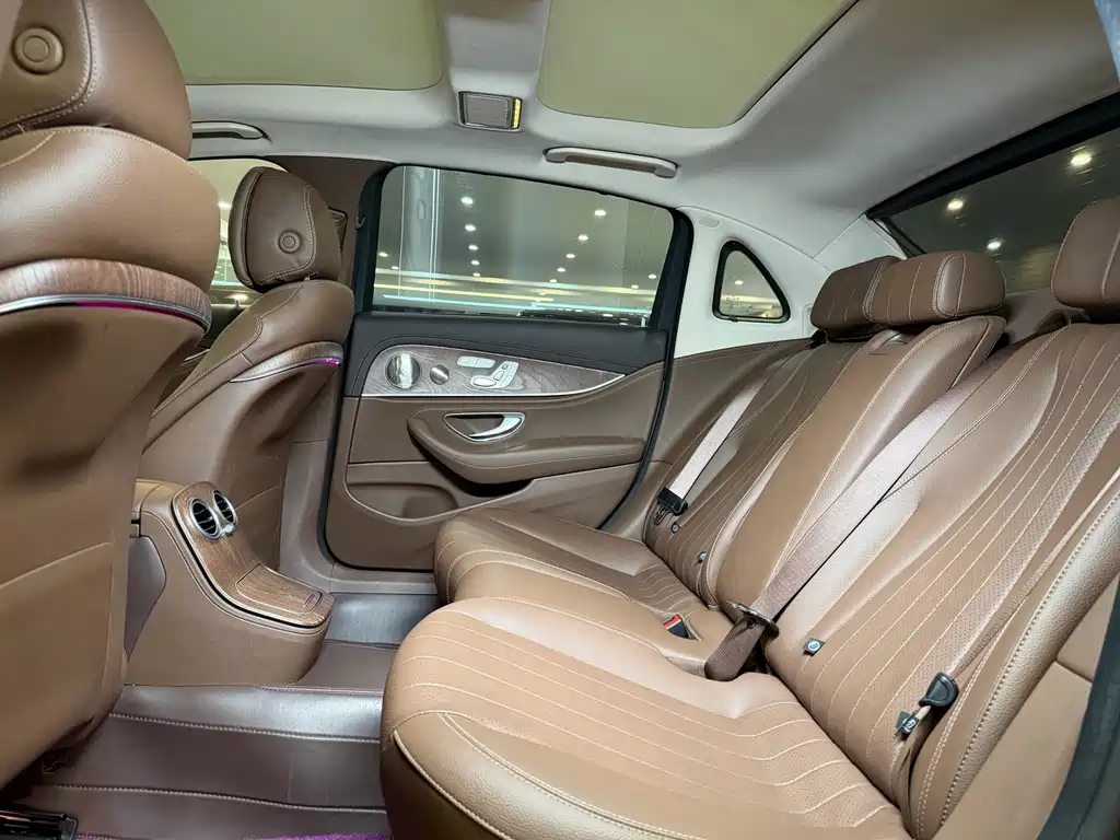 Mercedes-Benz E-Class — миниатюра 11
