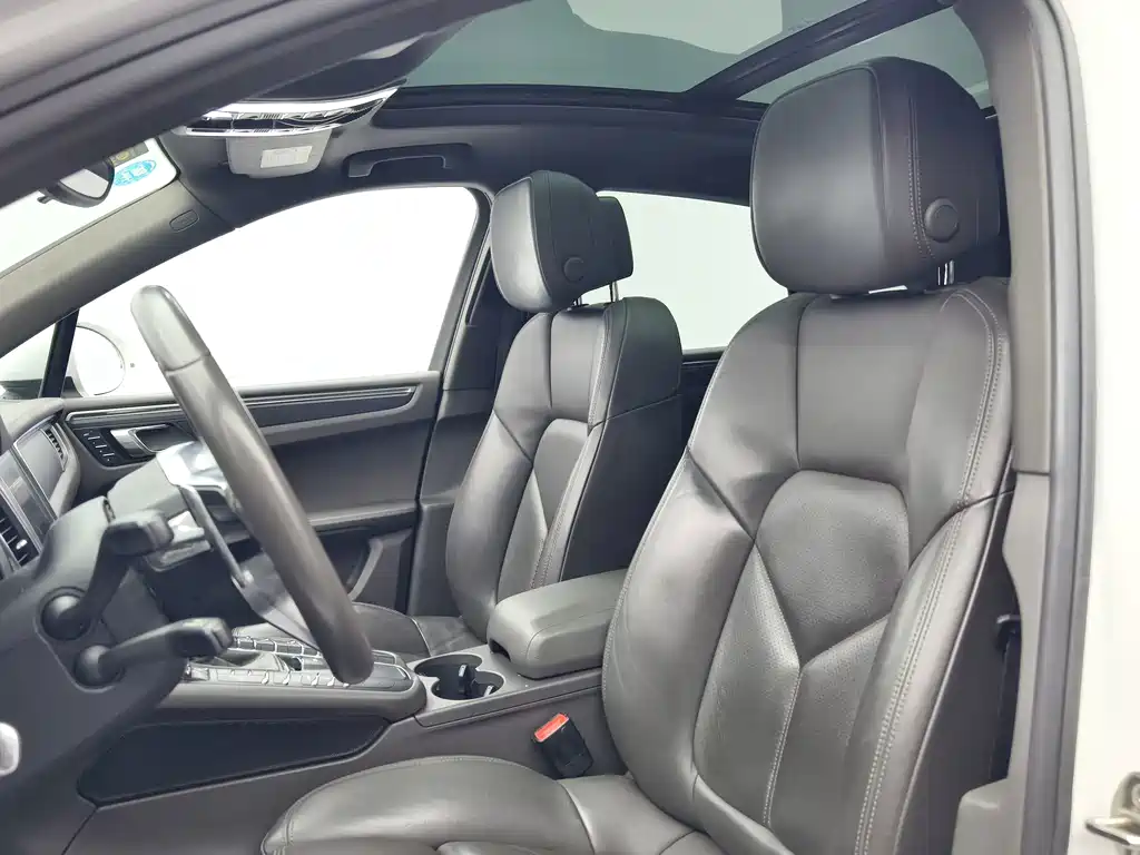 Porsche Macan — миниатюра 10