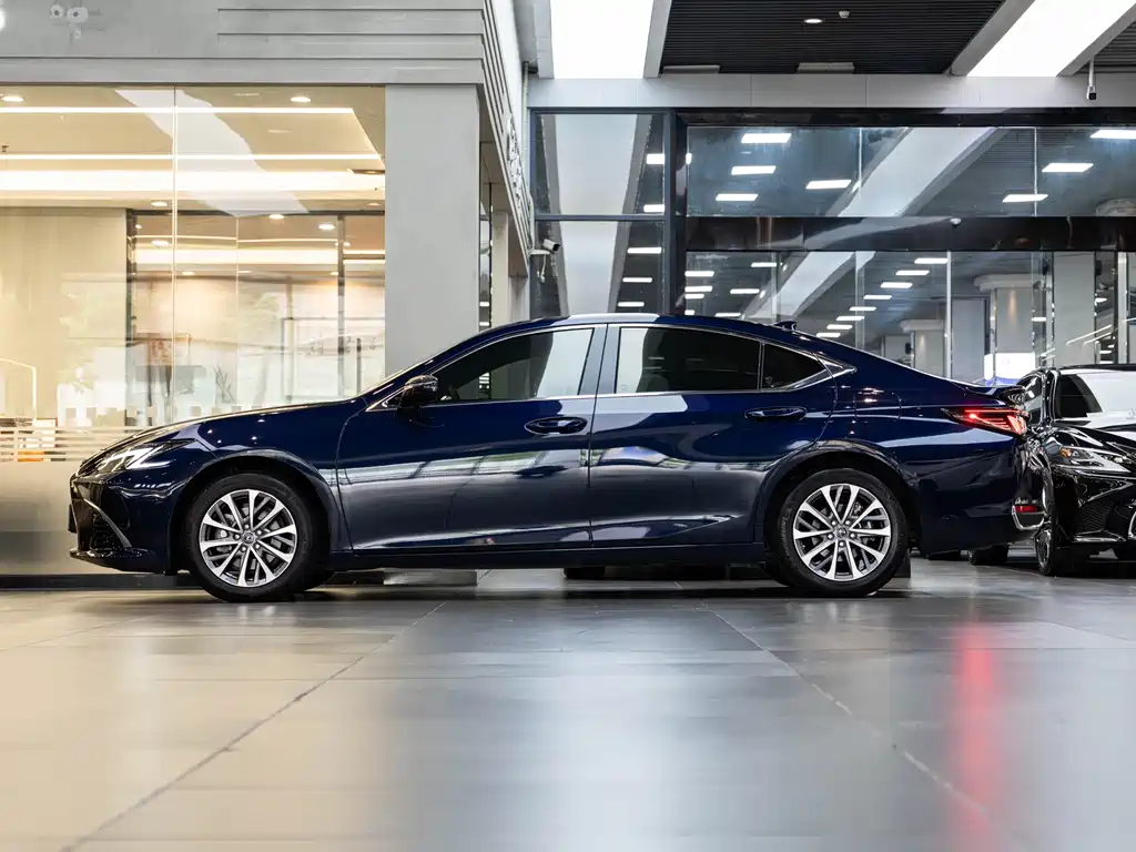 Lexus ES 2025 300h Premium