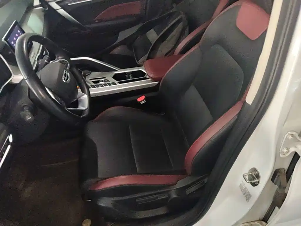 Geely Binyue — миниатюра 22
