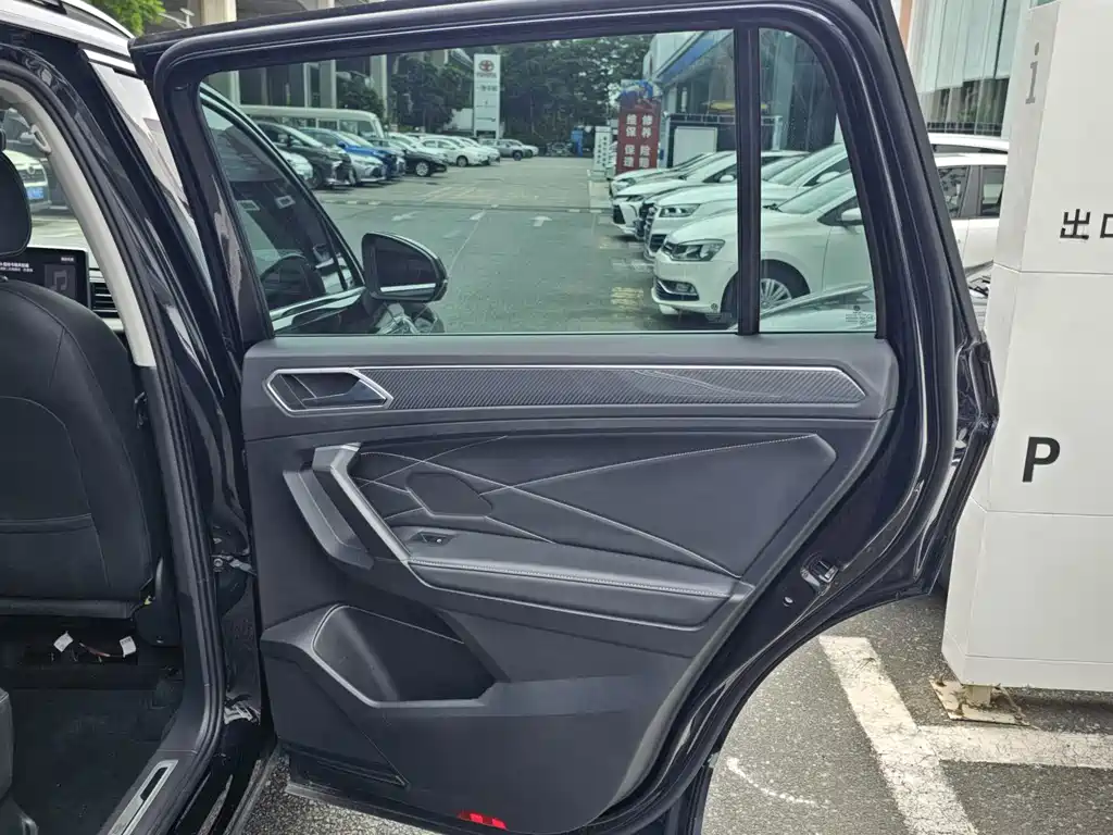 Volkswagen Tiguan L — миниатюра 19