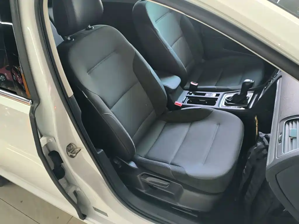 Volkswagen Golf — миниатюра 25