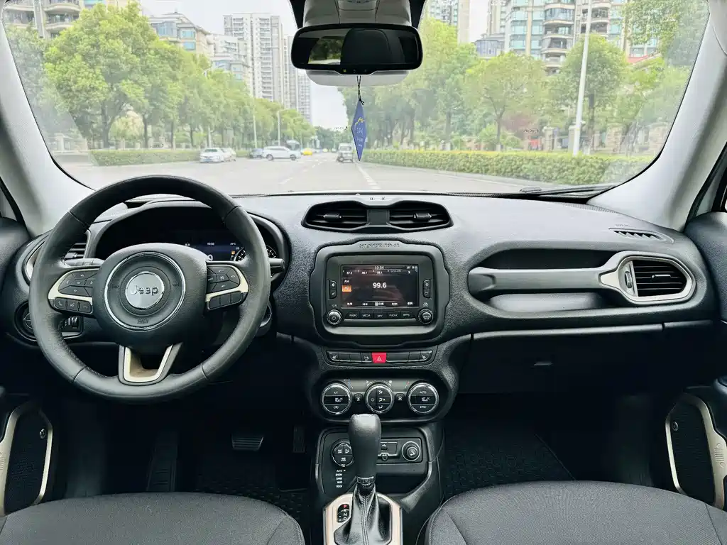 Jeep Renegade — миниатюра 7