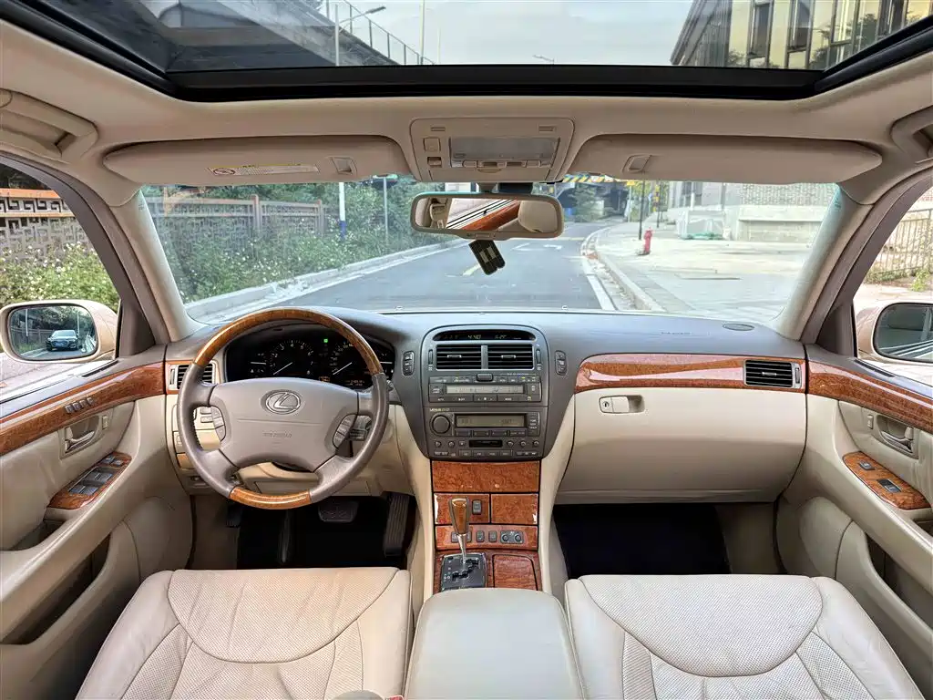 Lexus LS — миниатюра 8