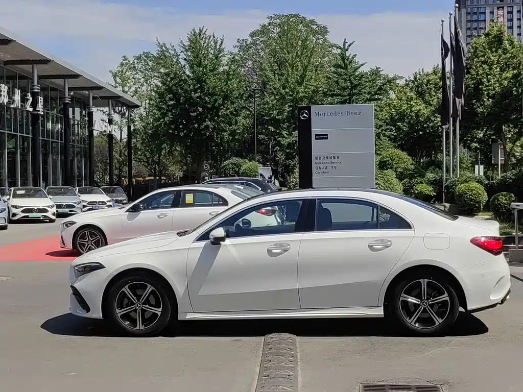 Mercedes-Benz A-Class A 2023 A 200 L Fashion