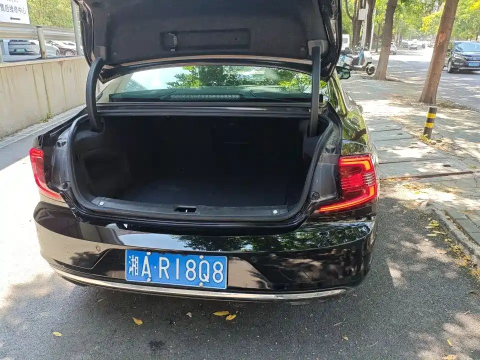 Volvo S90 — миниатюра 8