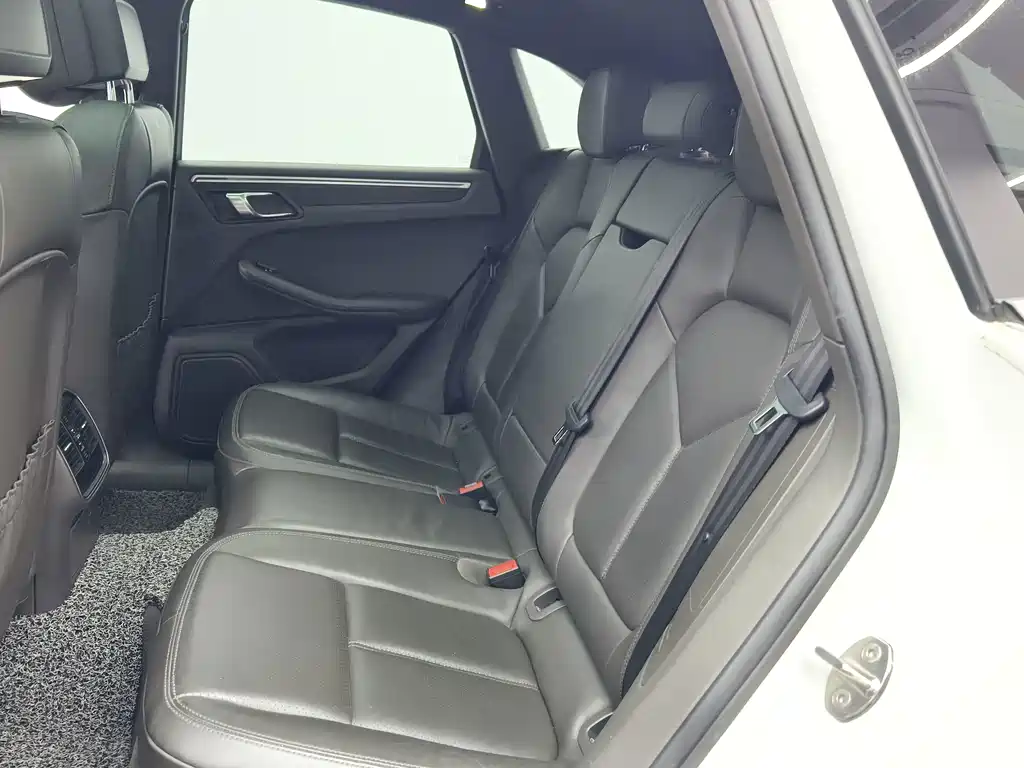 Porsche Macan — миниатюра 11