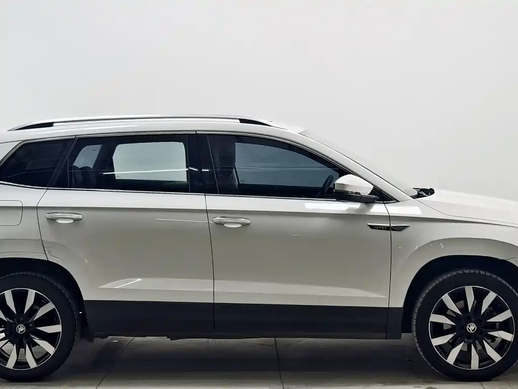 Skoda Karoq — миниатюра 8