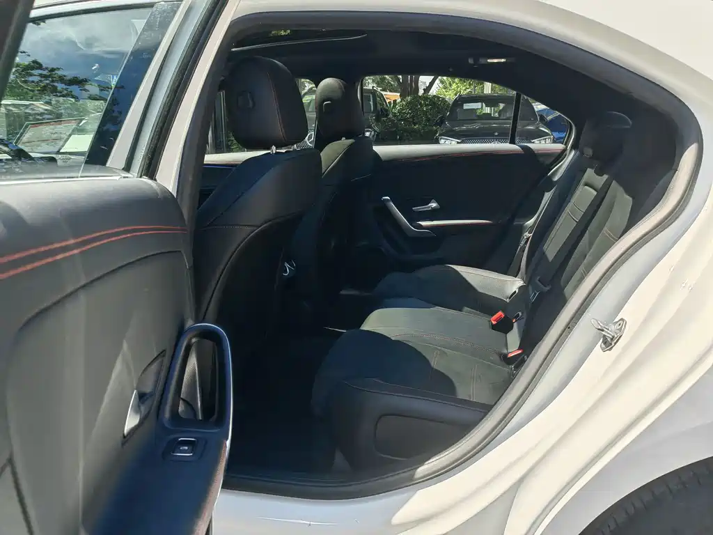 Mercedes-Benz A-Class A 2023 A 200 L Fashion