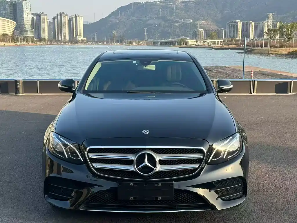 Mercedes-Benz E-Class — миниатюра 2