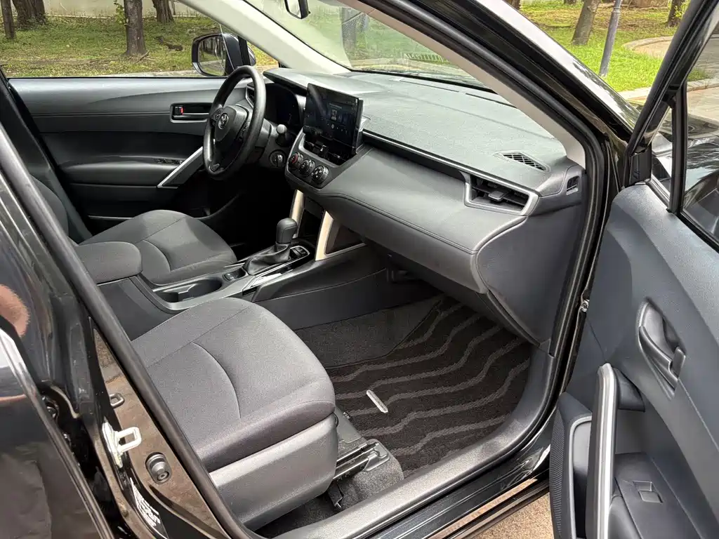 Toyota Corolla Cross — миниатюра 9