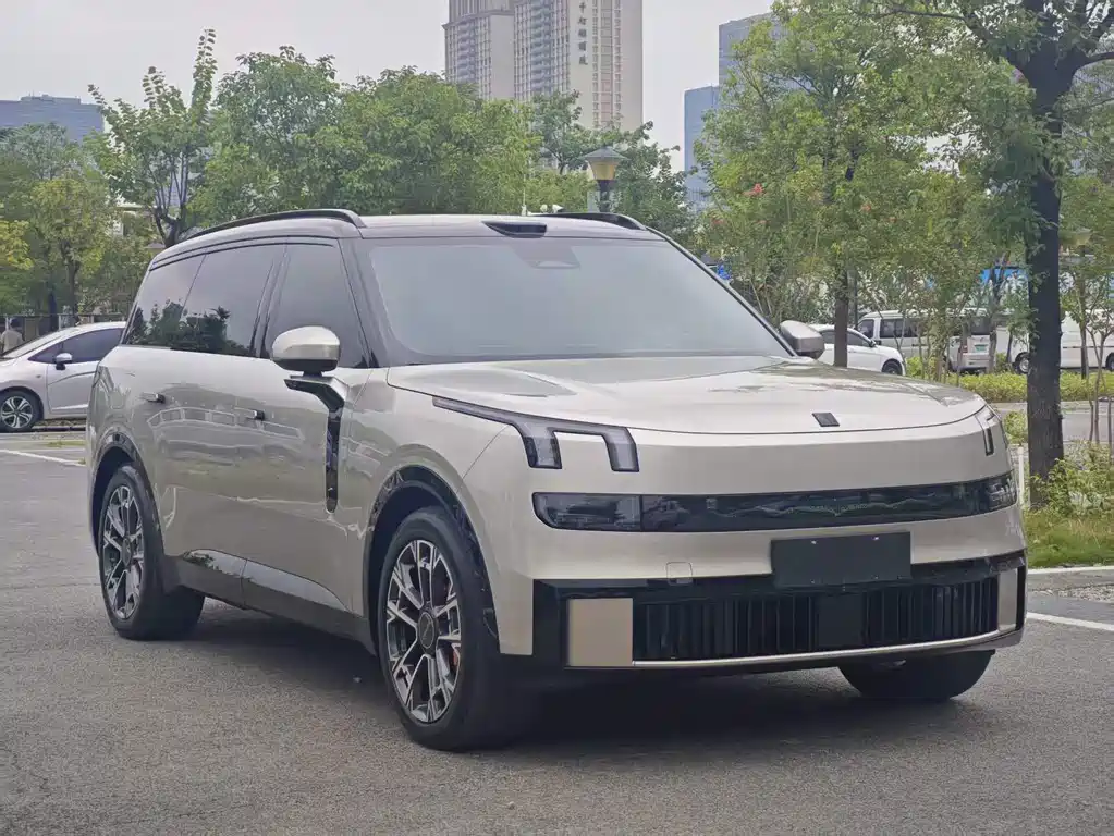 Lynk & Co 900 — миниатюра 3