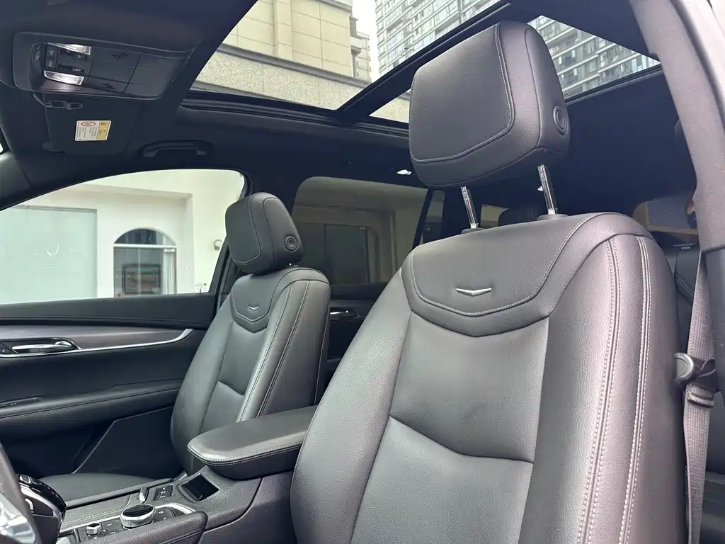 Cadillac XT6 2020 28T мест