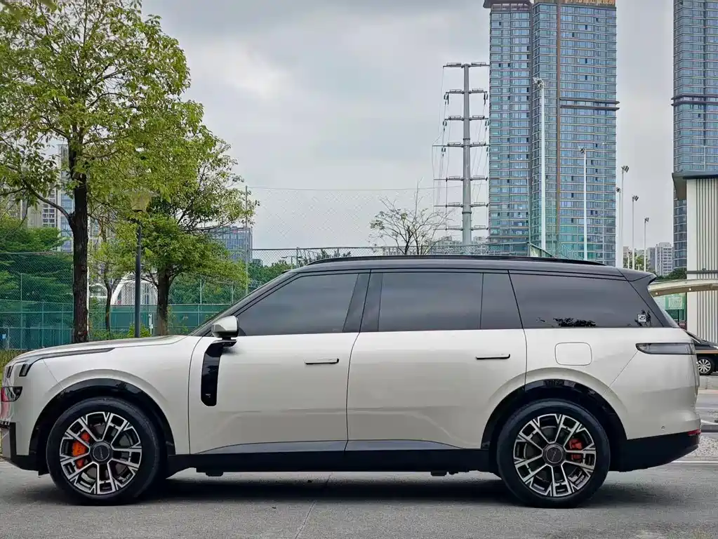 Lynk & Co 900 — миниатюра 6