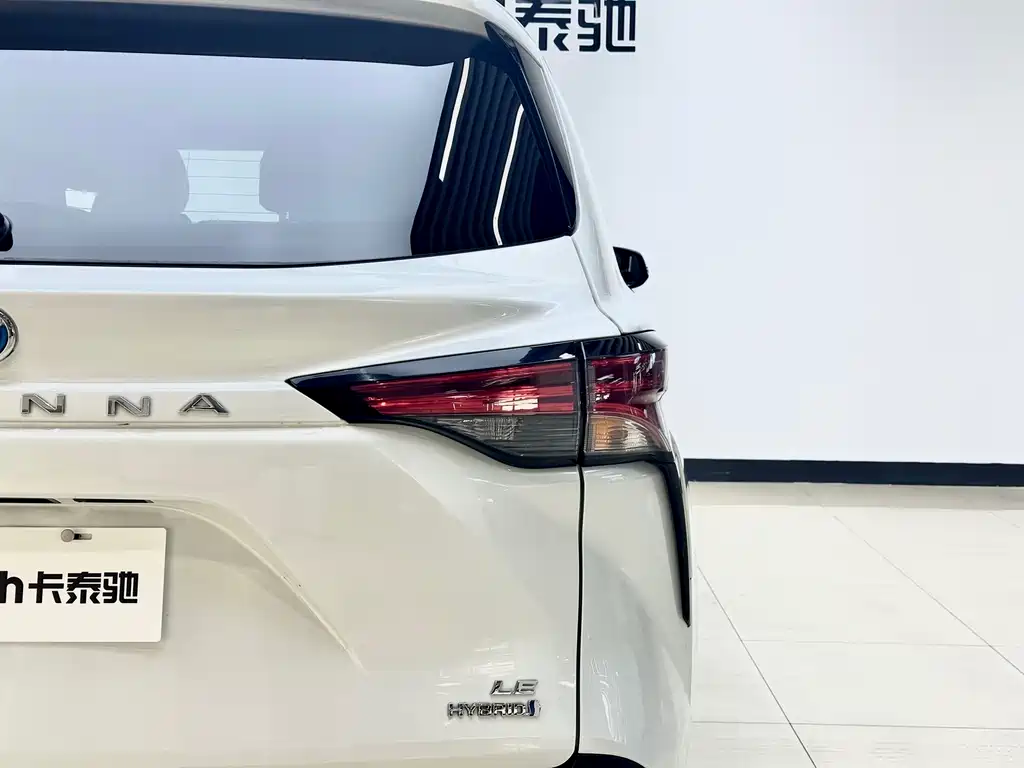 Toyota Sienna - фото 8