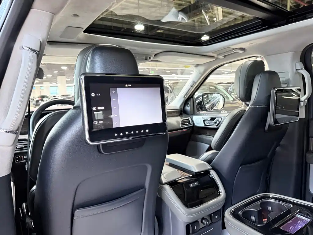 Lincoln Navigator — миниатюра 13