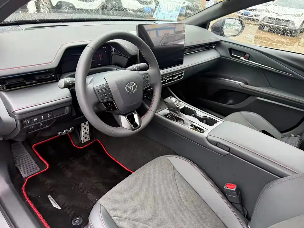 Toyota Camry — миниатюра 3