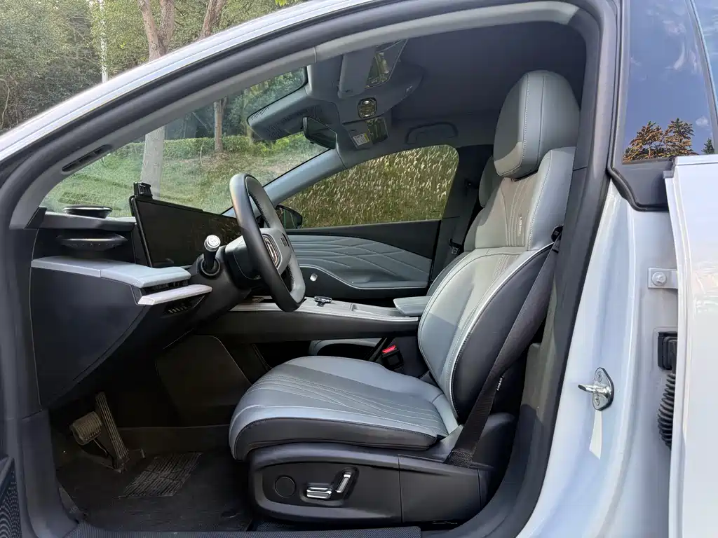 GEELY GALAXY GALAXY E8