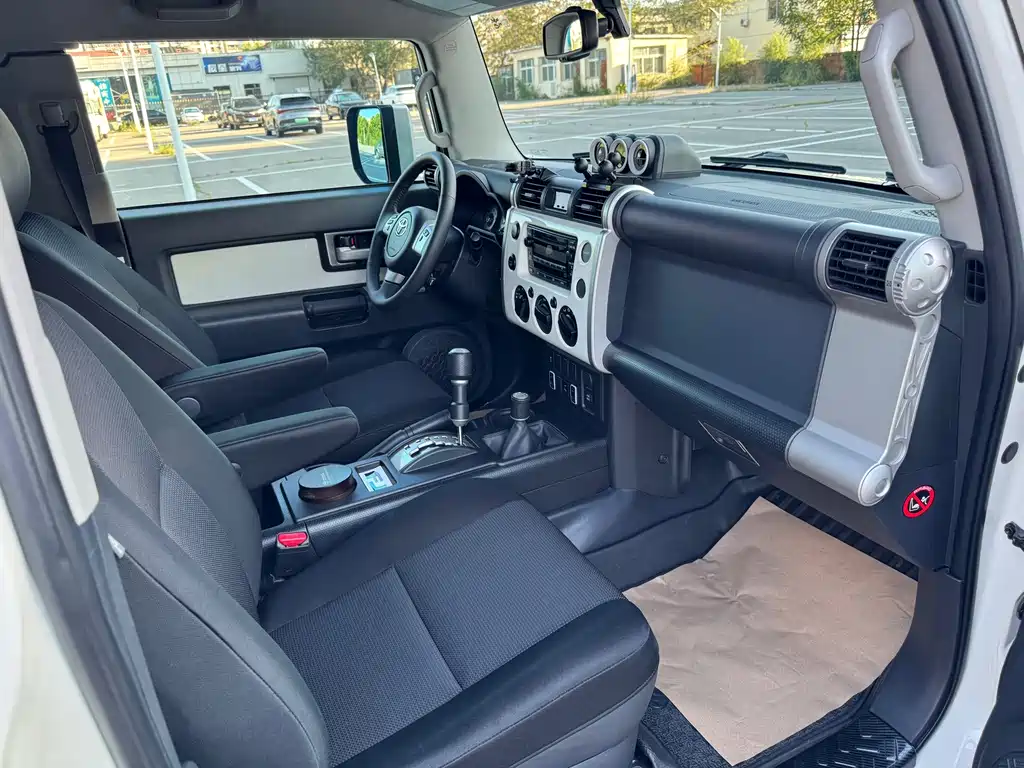 Toyota FJ Cruiser — миниатюра 11