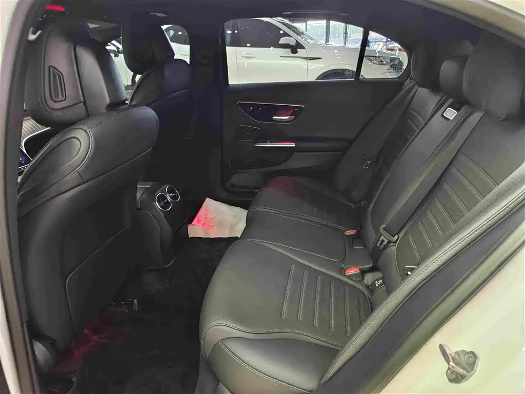 Mercedes-Benz C-Class — миниатюра 11