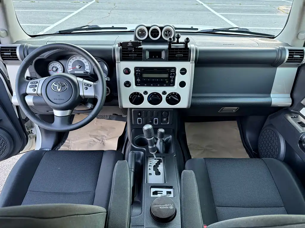 Toyota FJ Cruiser — миниатюра 12