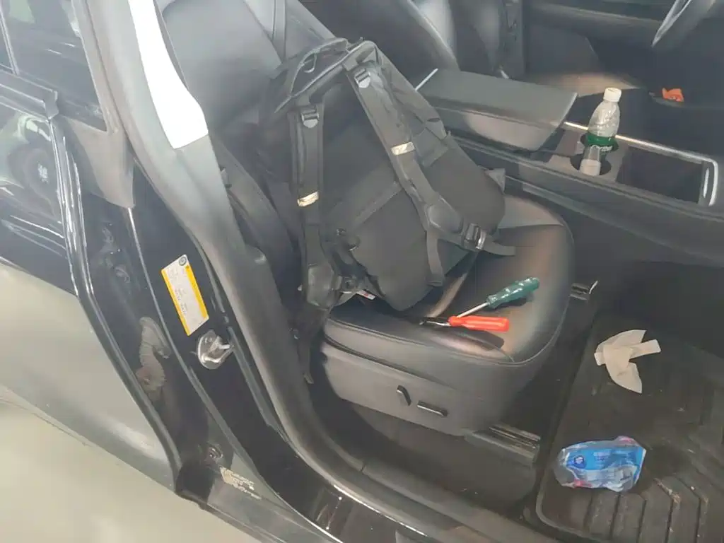 Tesla Model Y — миниатюра 25