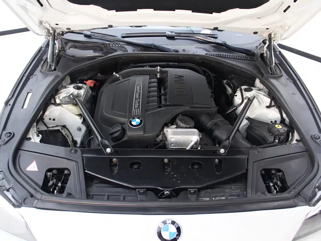 BMW 5 Series — миниатюра 14