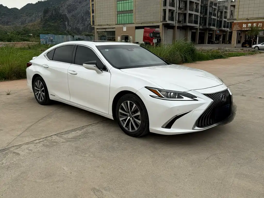 Lexus ES 2019