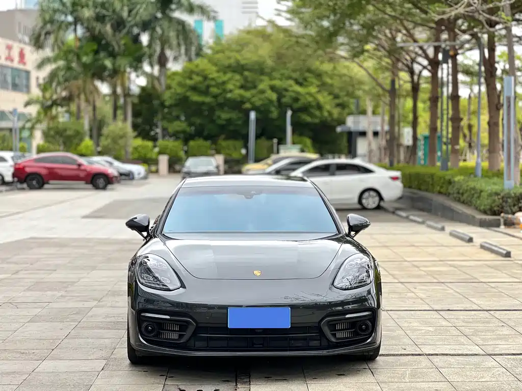 PORSCHE PANAMERA
