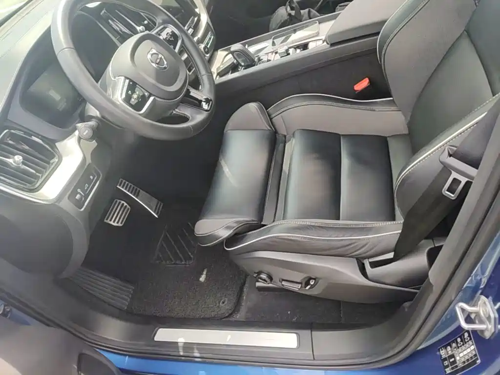 Volvo XC60 PHEV — миниатюра 15