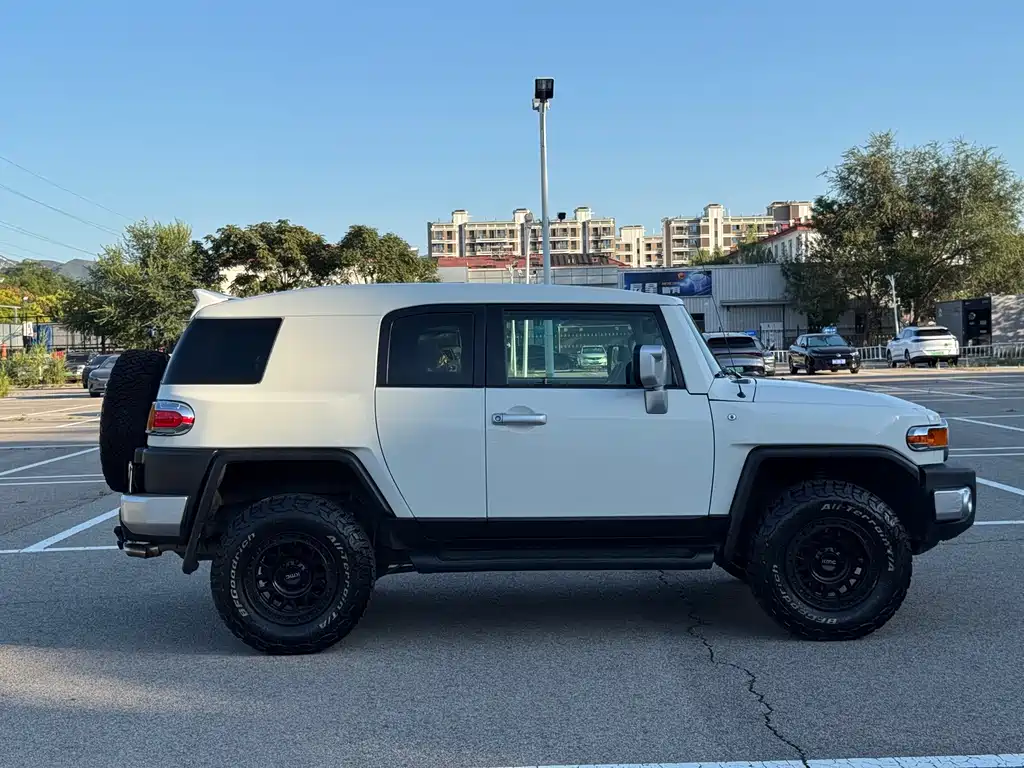 Toyota FJ Cruiser — миниатюра 8