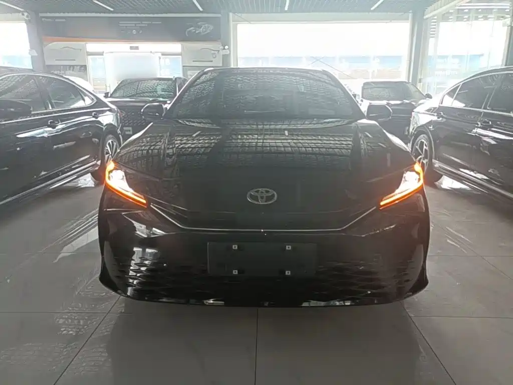 Toyota Camry — миниатюра 3