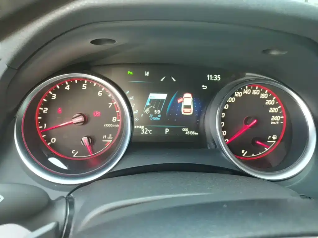 Toyota Camry — миниатюра 12