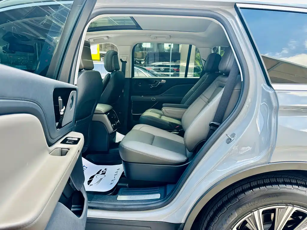 Lincoln Aviator — миниатюра 8