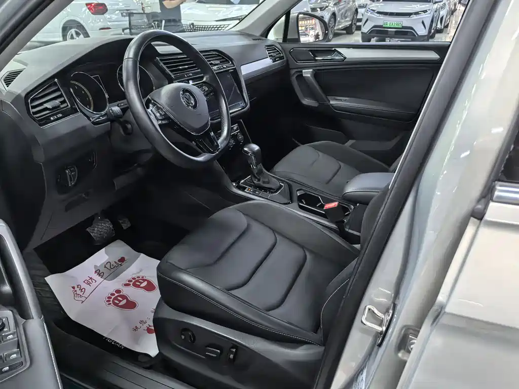 Volkswagen Tiguan L L 2020 330TSI AT Luxury VI