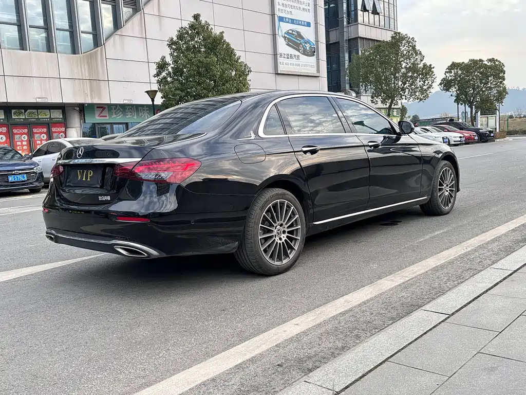 MERCEDES-BENZ E CLASS