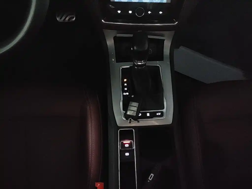 Roewe RX5 — миниатюра 14