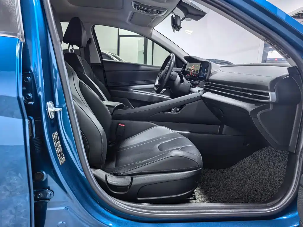 Hyundai Elantra 2021 1.5L CVT LUX Luxury