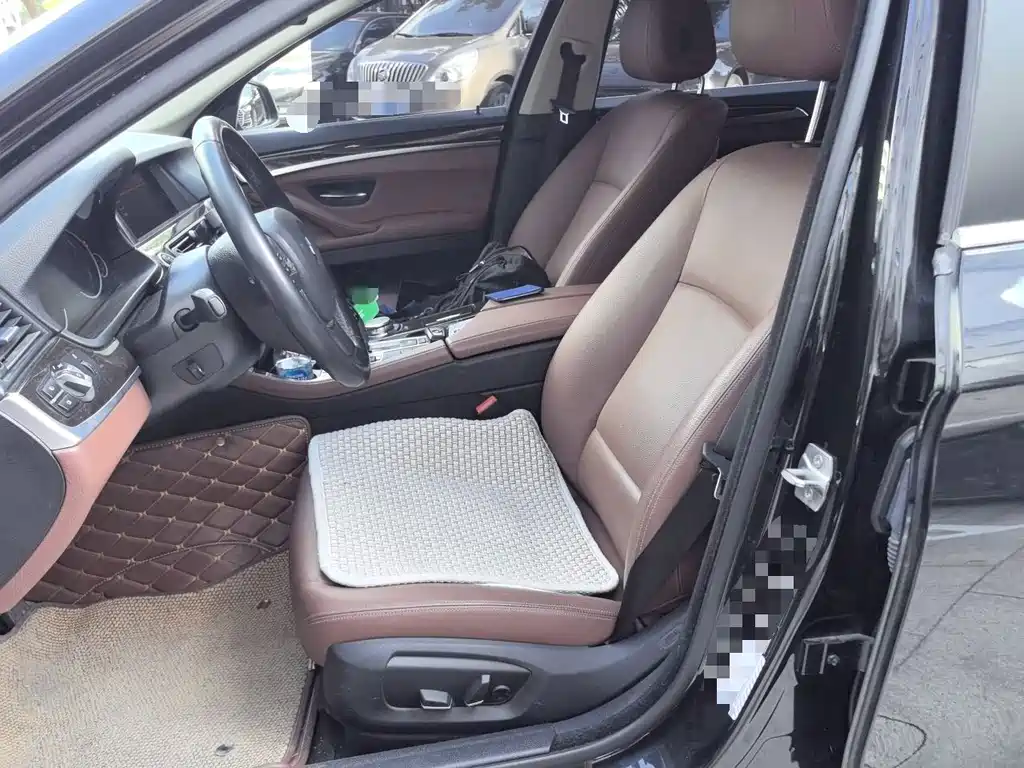 BMW 5 Series — миниатюра 4