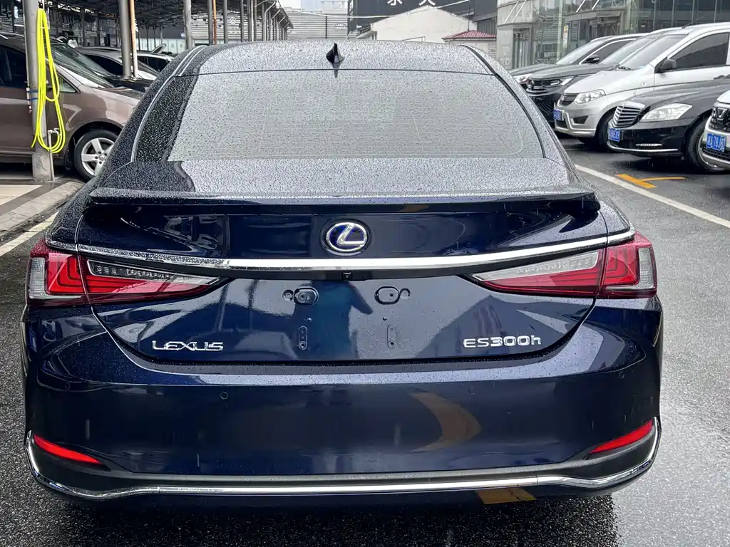 Lexus ES — миниатюра 10