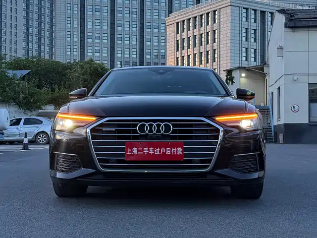 Audi A6L — фото 1
