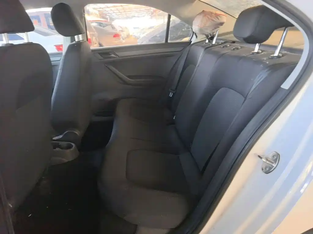 Volkswagen Jetta — миниатюра 17