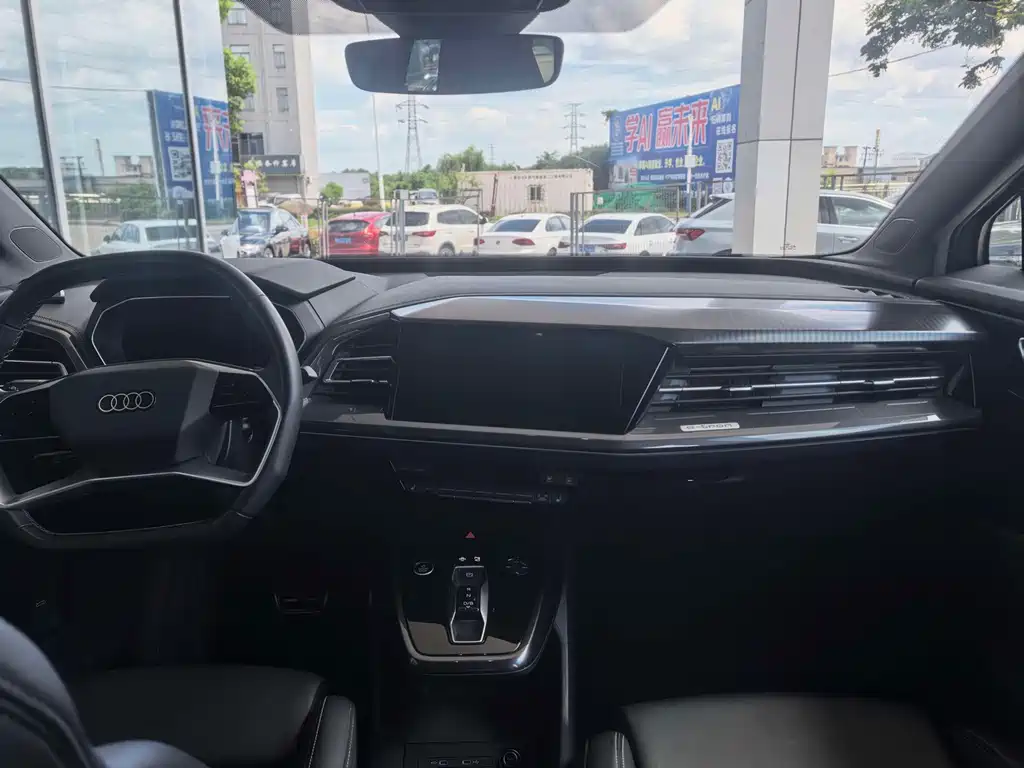 Audi Q4 e-tron — миниатюра 4