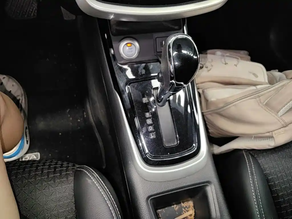 Nissan Tiida — миниатюра 14