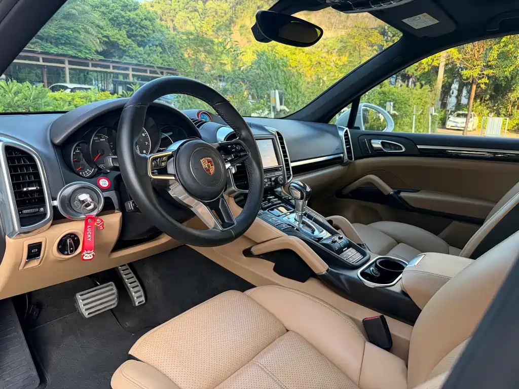 Porsche Cayenne — миниатюра 6