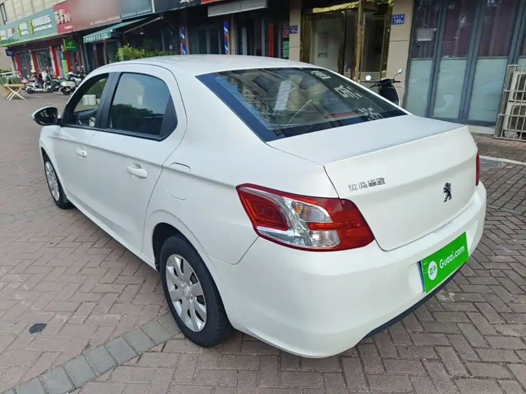 Peugeot 301 2014 1.6L MT Comfort