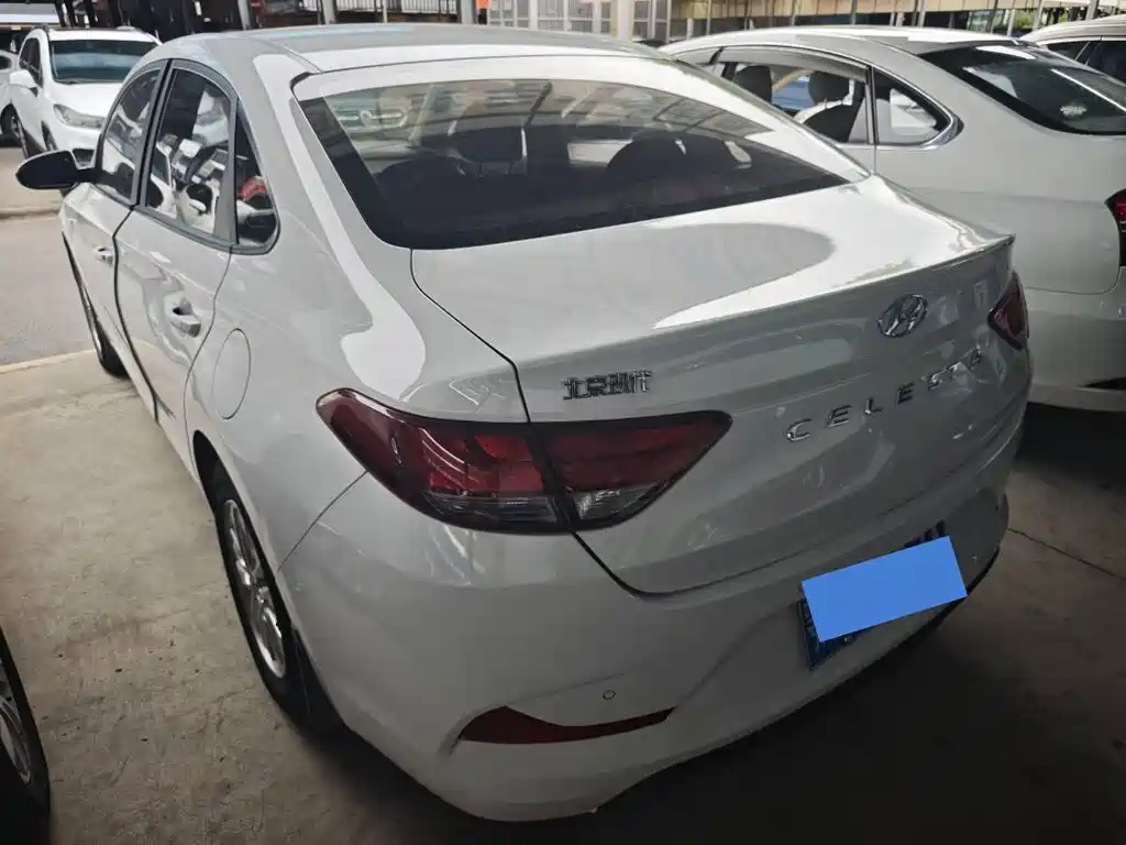 Hyundai Elantra — миниатюра 13