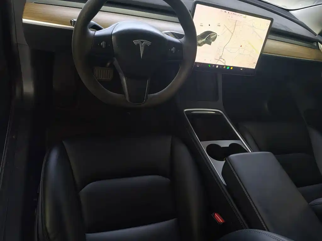 Tesla Model 3 — миниатюра 5